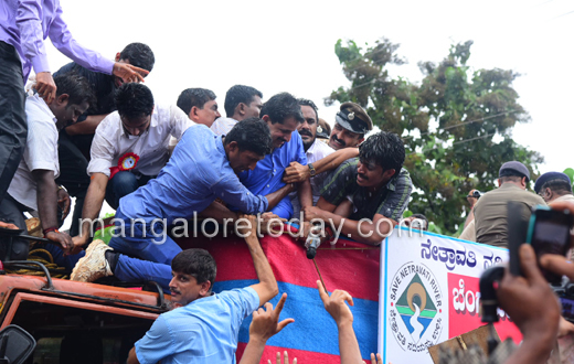 Yettinahole protest in uppinangady
